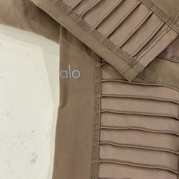 alo beige leggings - Picture 3 of 3